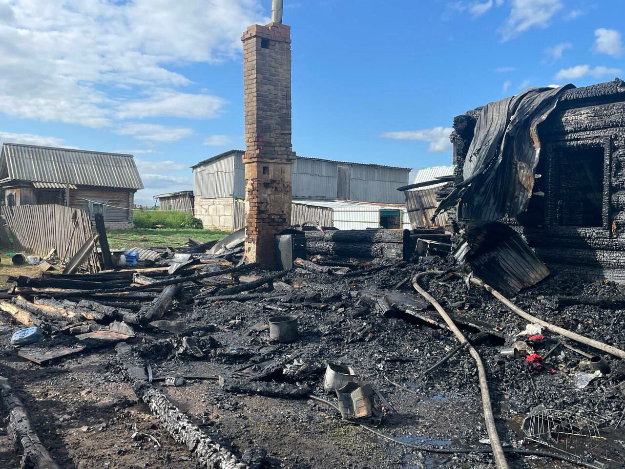 В&nbsp;Тукаевском районе в&nbsp;пожаре погибли трое взрослых и&nbsp;четверо детей