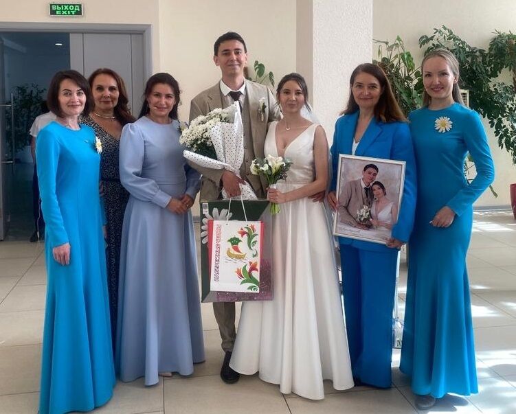 В Челнах сотрудница ЗАГСа вышла замуж в День семьи, любви и верности