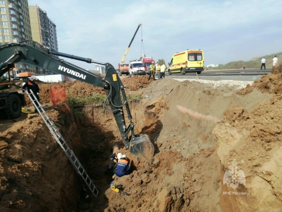 В Челнах на стройке 43-летнего рабочего насмерть засыпало грунтом