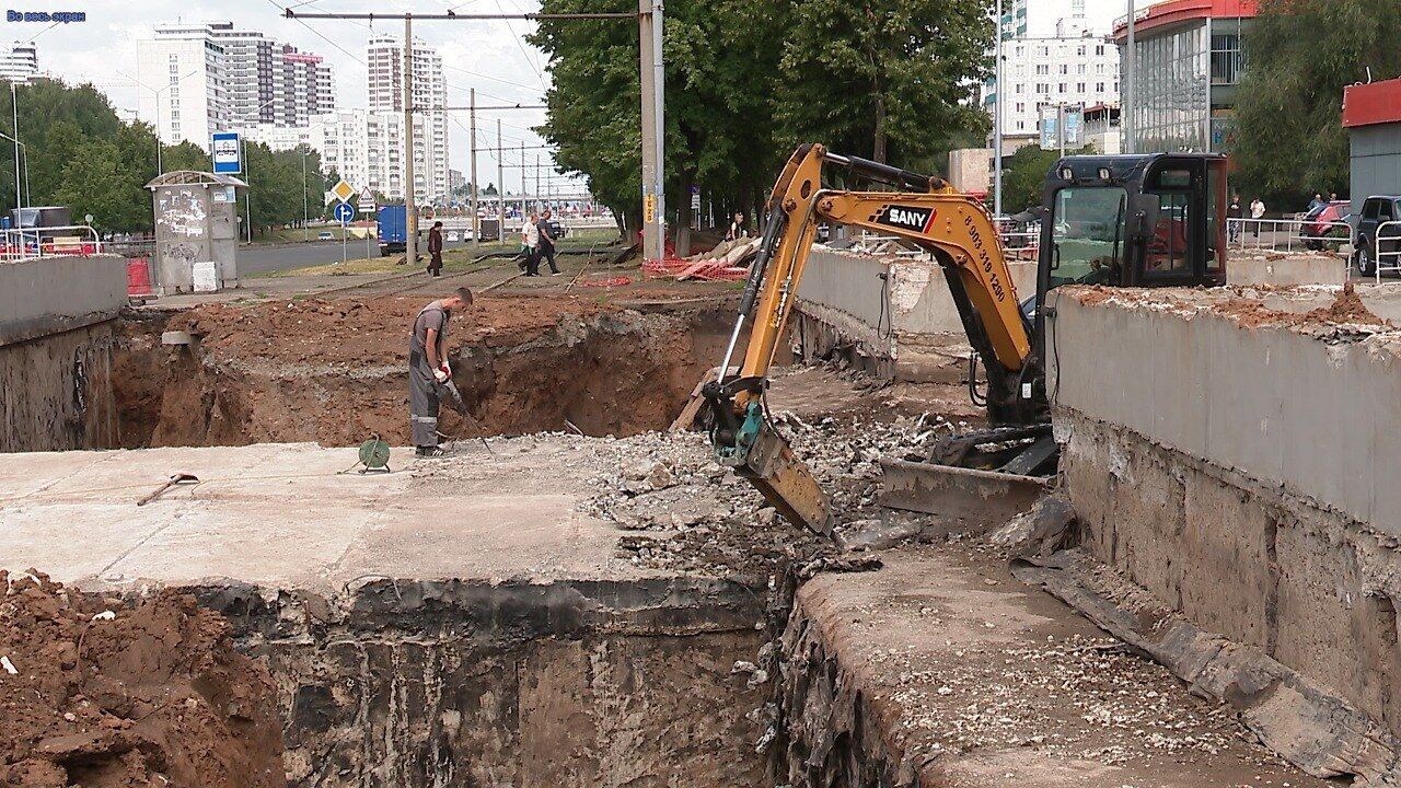 В Набережных Челнах продолжается капитальный ремонт в подземном переходе на  остановке «Глобус»