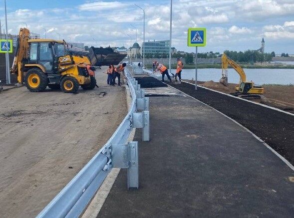 В Набережных Челнах завершается строительство разворота под мостом через реку Мелекеска