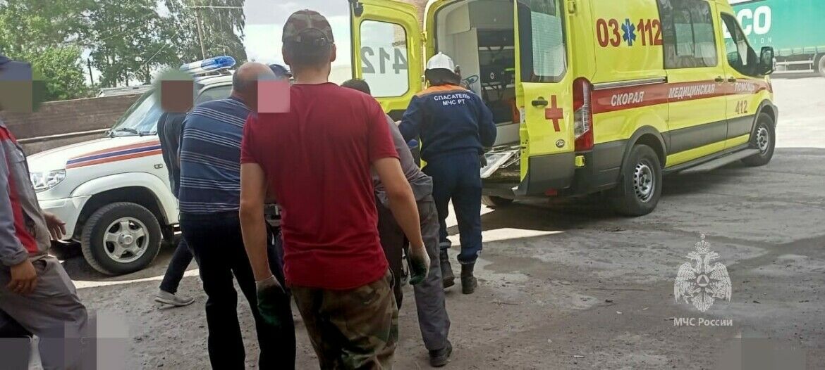 В Татарстане с рабочим произошло ЧП: его ногу зажало в конвейере