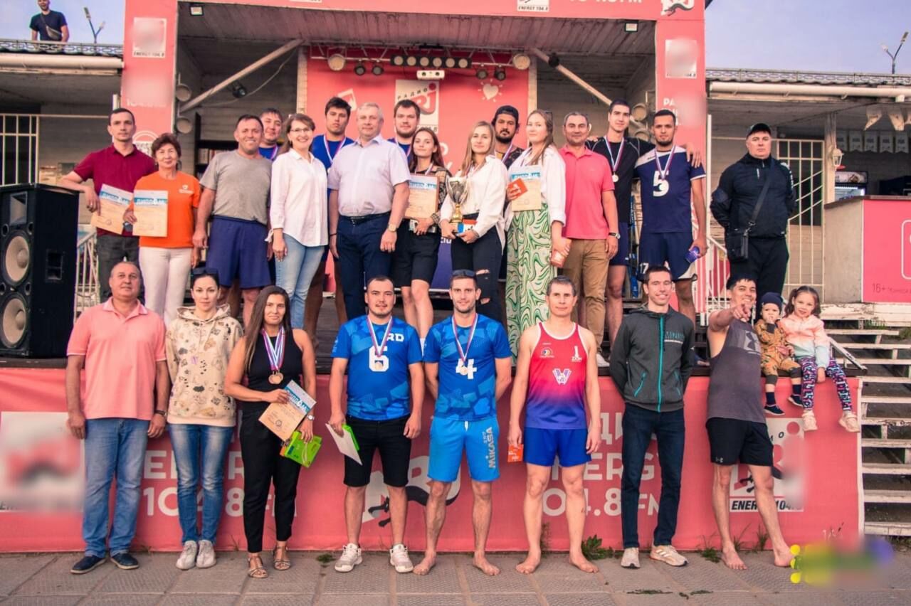 В Набережных Челнах завершился турнир по волейболу среди работающей молодежи