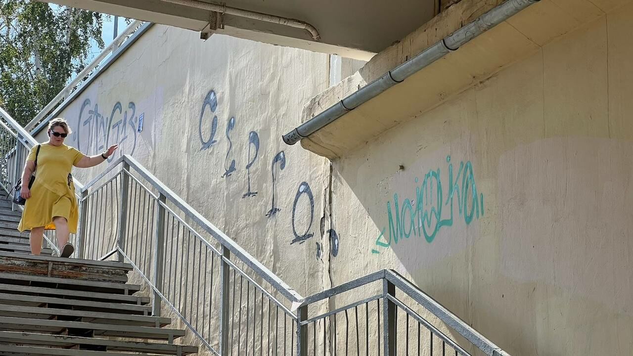 В&nbsp;Челнах вандалы изрисовали стены остановки на&nbsp;проспекте Вахитова