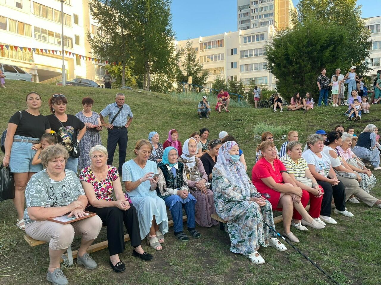 В Набережных Челнах праздники двора начались с концерта, награждений и под чай из самовара