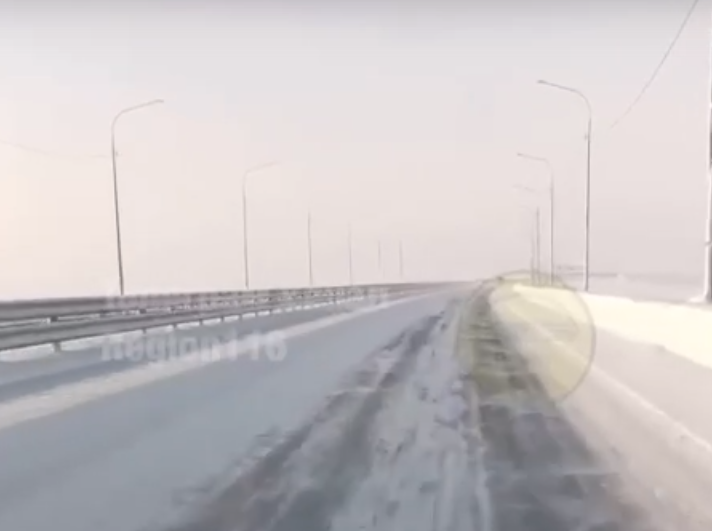 Жители Татарстана высказались про М12: дорогу не чистят, стоянок для фур нет