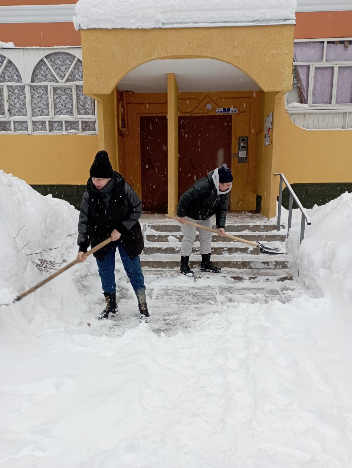 В Челнах горожане сплотились перед непогодой