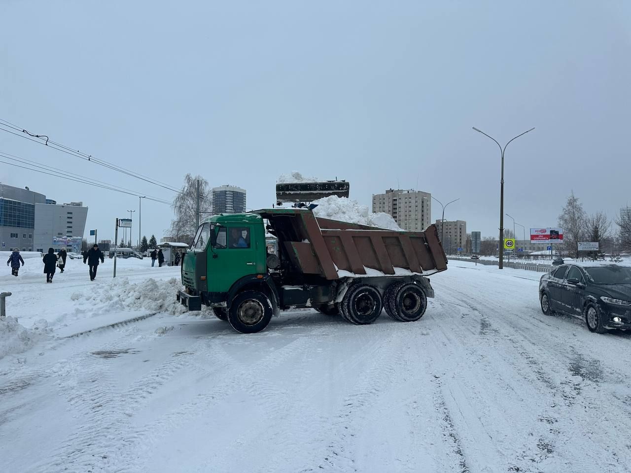 В Челнах горожане сплотились перед непогодой