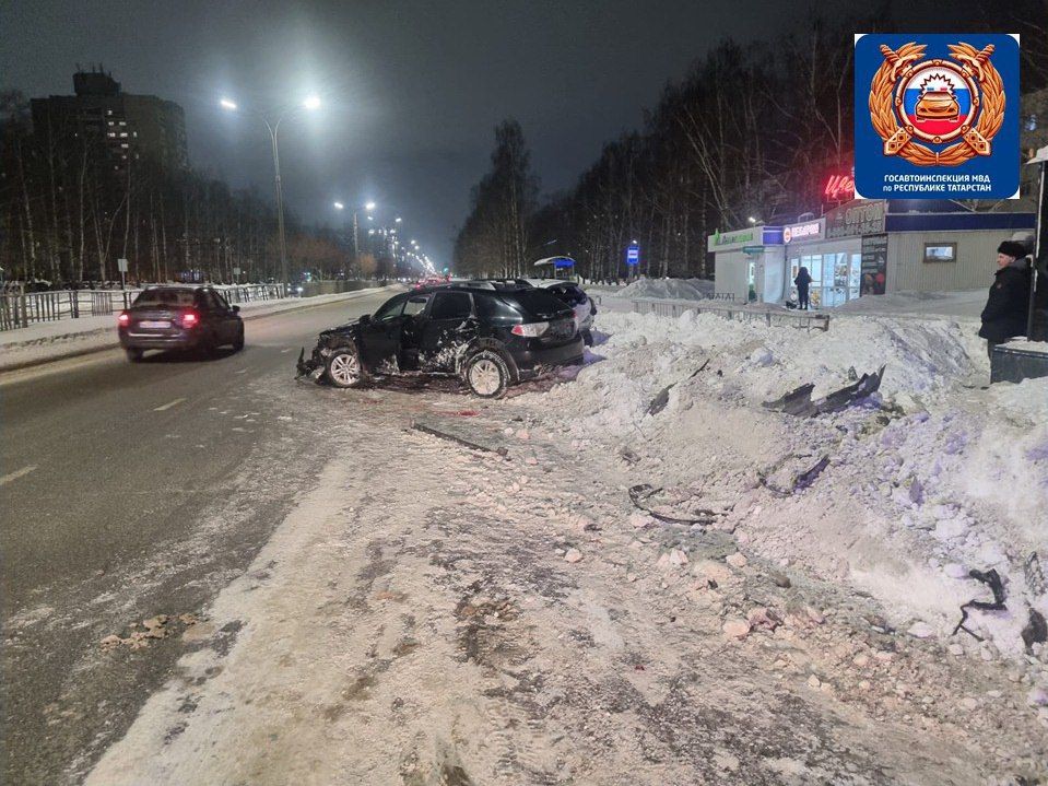 В Челнах водитель врезался в припаркованную машину