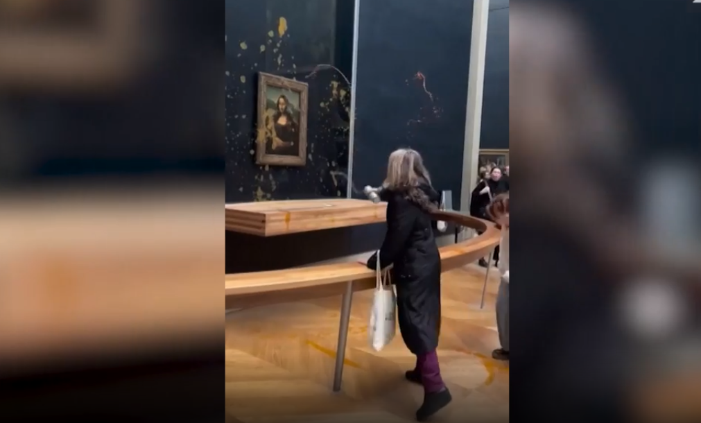 В Лувре вандалы залили супом великую картину Леонардо да Винчи «Мону Лизу»