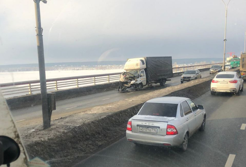 В Челнах на въезде в город образовалась большая пробка более чем на 2 км