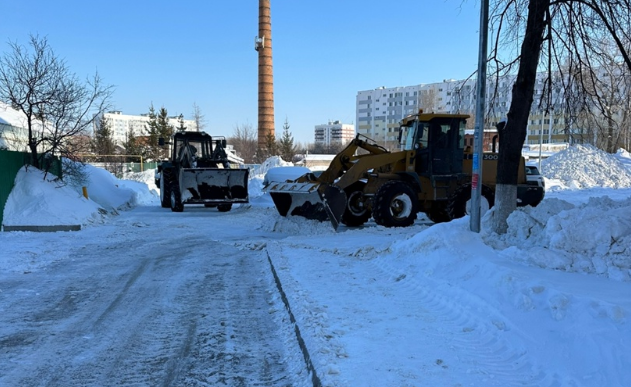 Илья Зуев проверяет работу управляющих компаний по уборке снега во дворах