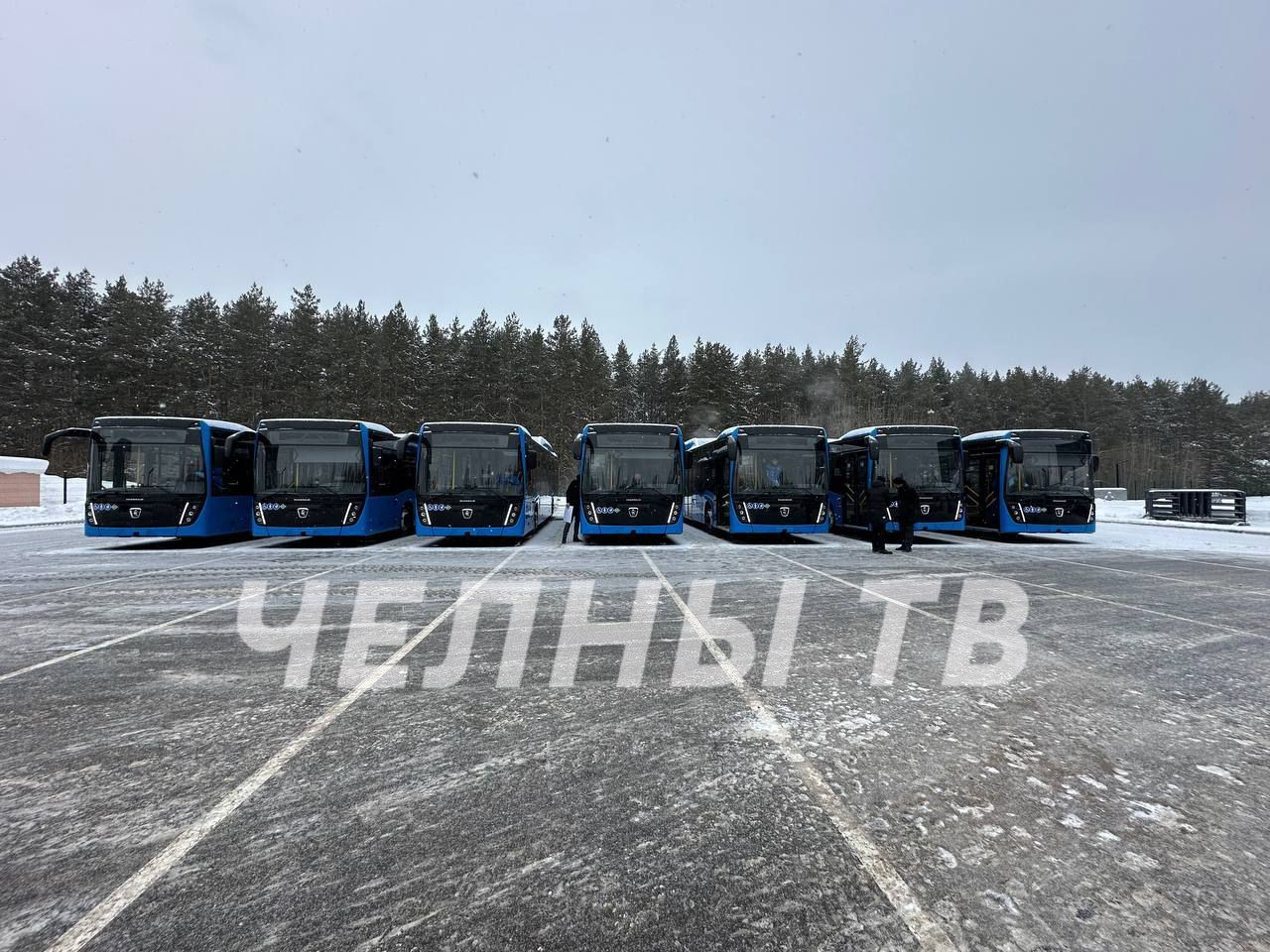 В Челнах состоялась торжественная передача муниципалитету десяти автобусов НЕФАЗ