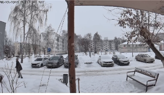 В Челнах семья провела Новый год с заклеенным балконом из-за незнакомца, который разбил окно