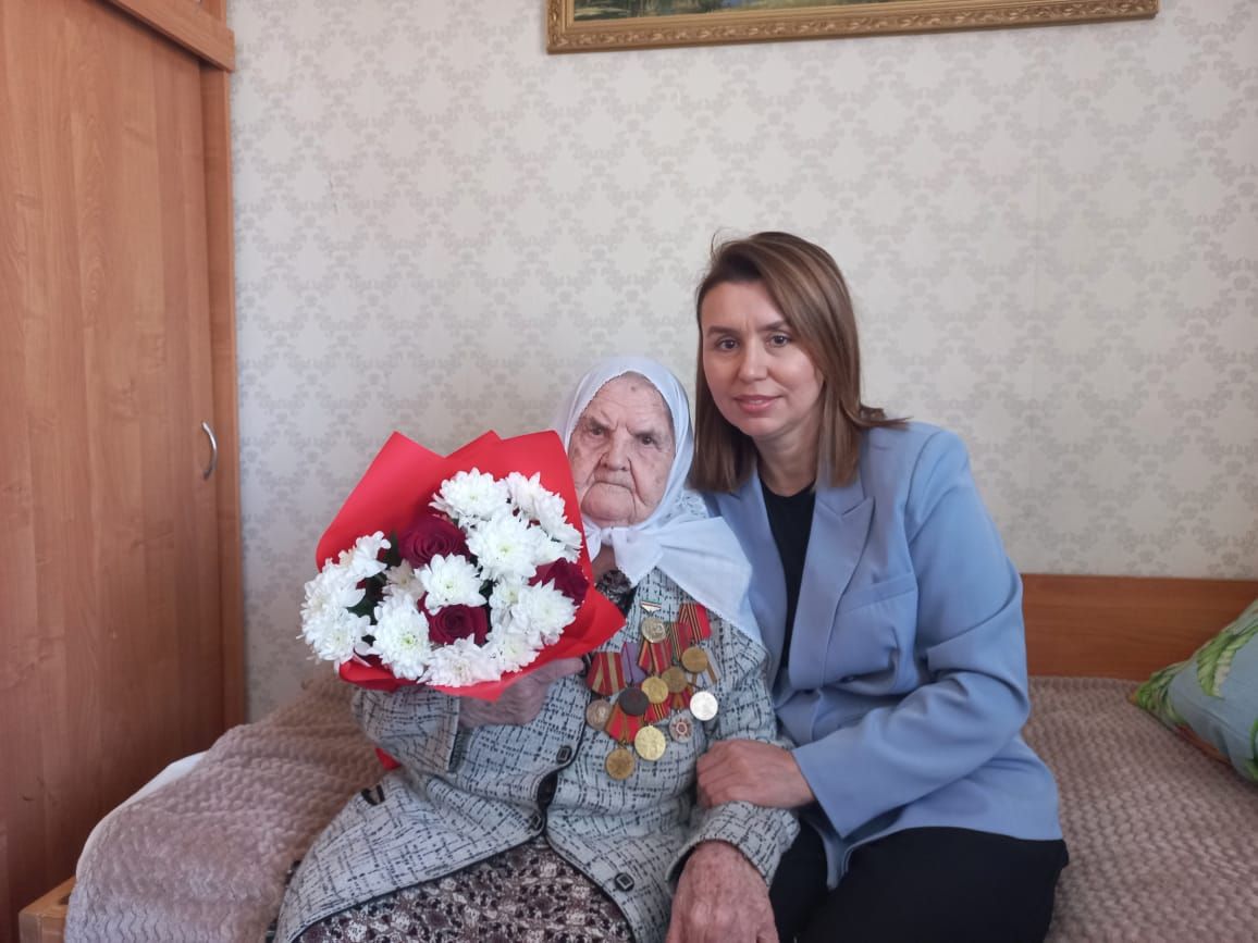 В Набережных Челнах ветеран ВОВ отметила свой 95-летний юбилей