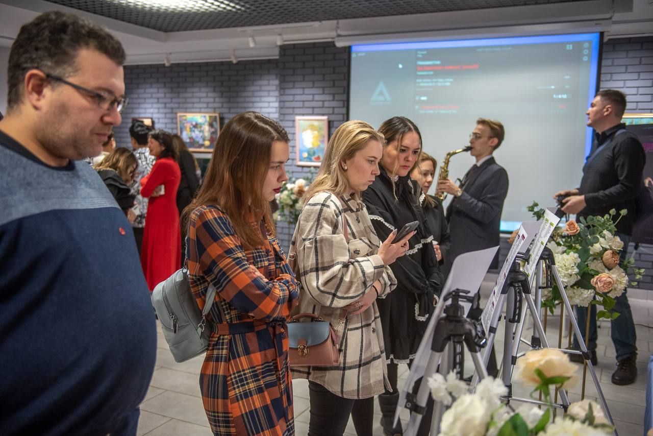 В Челнинской галерее открылась фотовыставка организованная жительницами города
