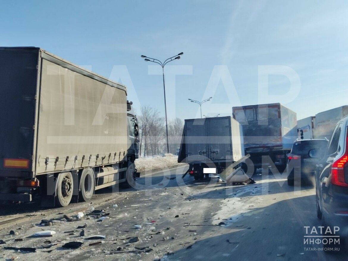 Массовое ДТП перекрыло въезд в Казань со стороны Зеленодольска