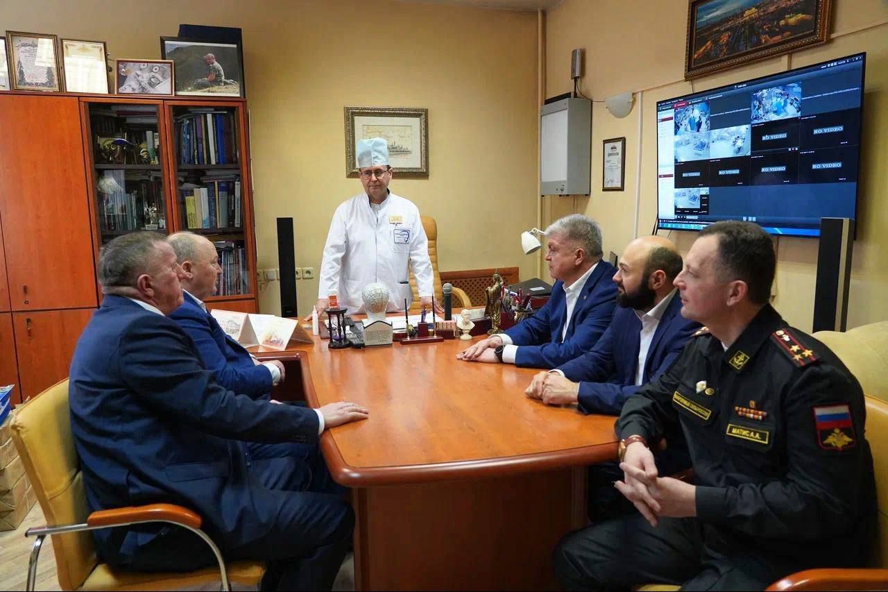 Мэр Челнов посетил Главный военный клинический госпиталь имени Н. Бурденко в Москве