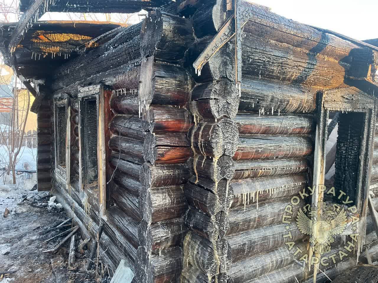 На пожаре в частном доме в Татарстане погибли мужчина и женщина