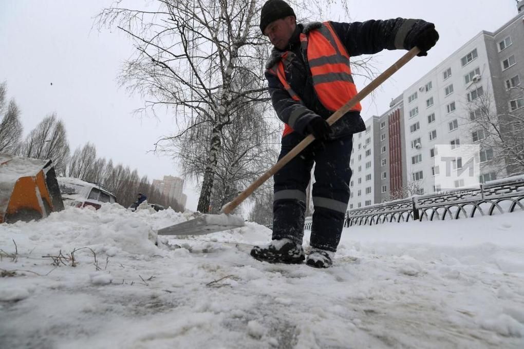 Для привлечения дворников в Казани предложили на 34% поднять тарифы