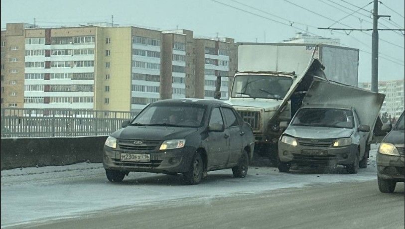 В Челнах из-за аварии образовалась пробка