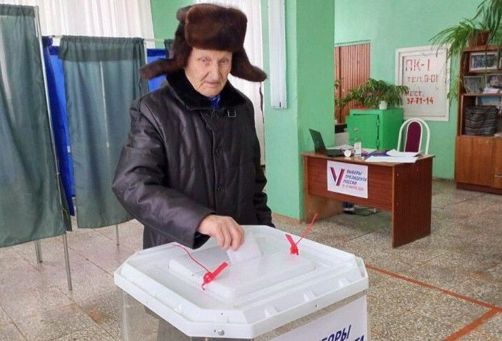 В Тукаевском районе 98-летний ветеран принял участие в выборах Президента РФ