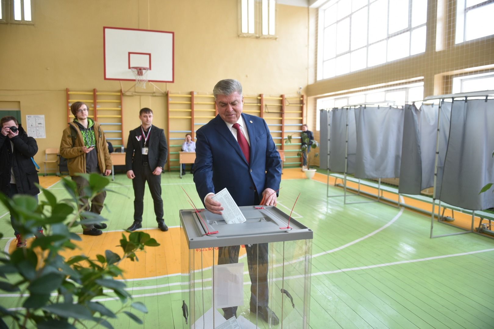 Известные челнинцы отадли свои голоса на выборах Президента РФ