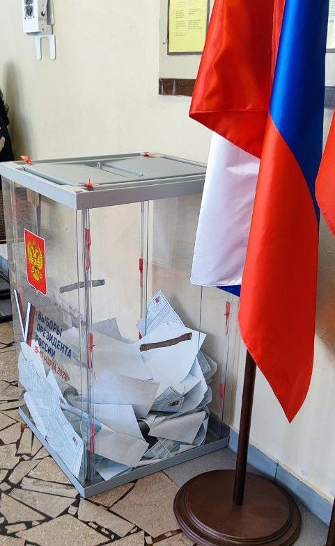 В первый день выборов президента России проголосовали Путин и Собянин