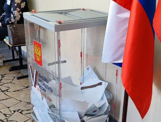 В первый день выборов президента России проголосовали Путин и Собянин