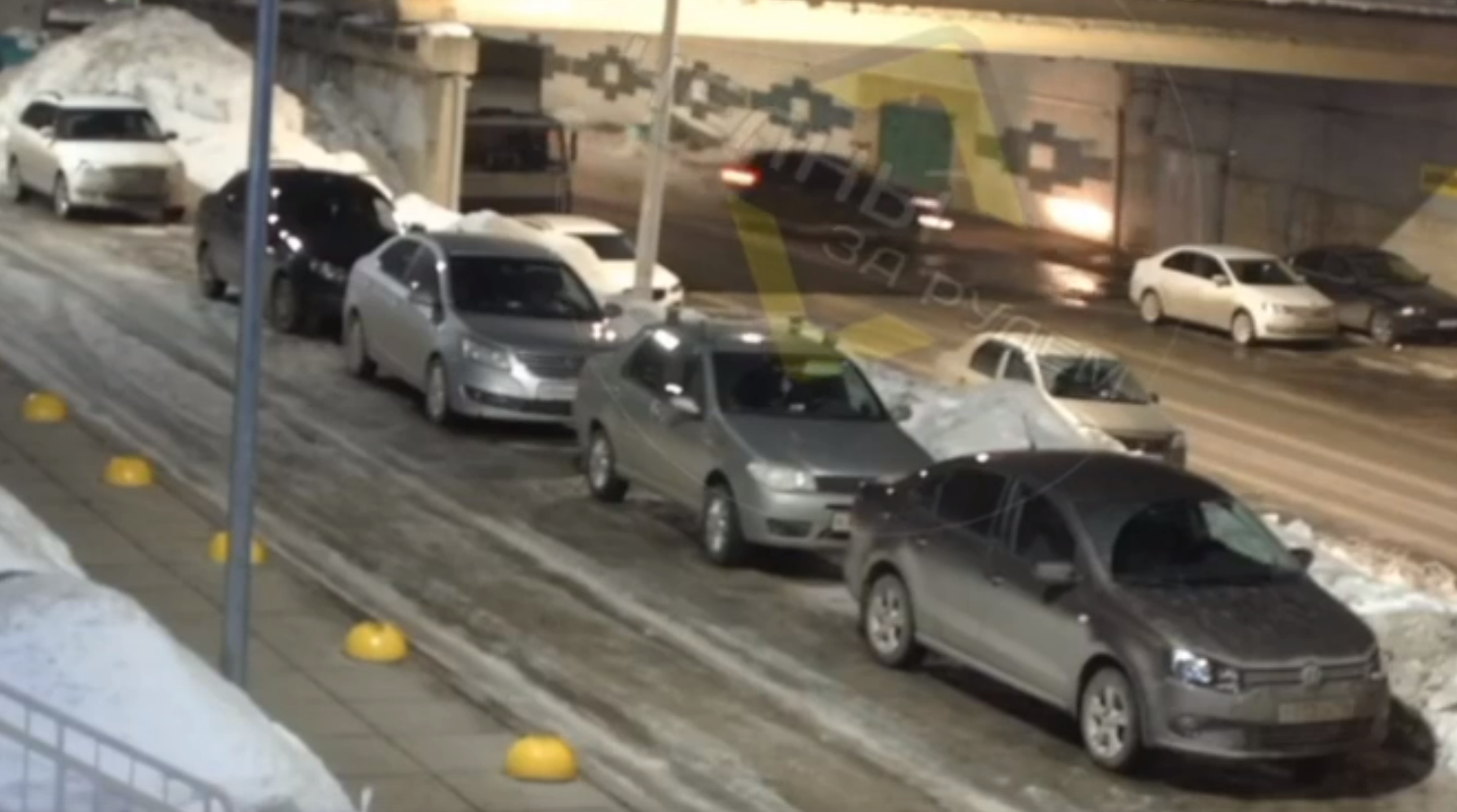 Видео: В центре Челнов произошло массовое ДТП, погиб один из водителей