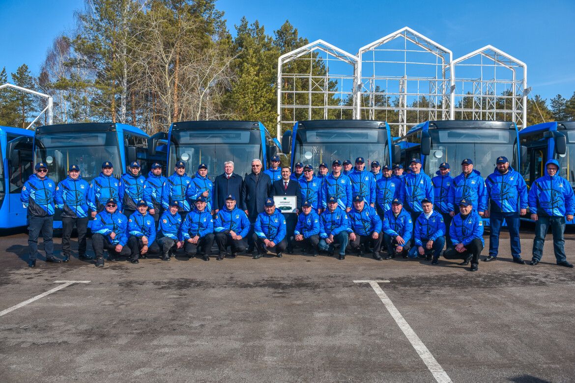 Наиль Магдеев дал поручение оперативно выводить большие автобусы на маршруты