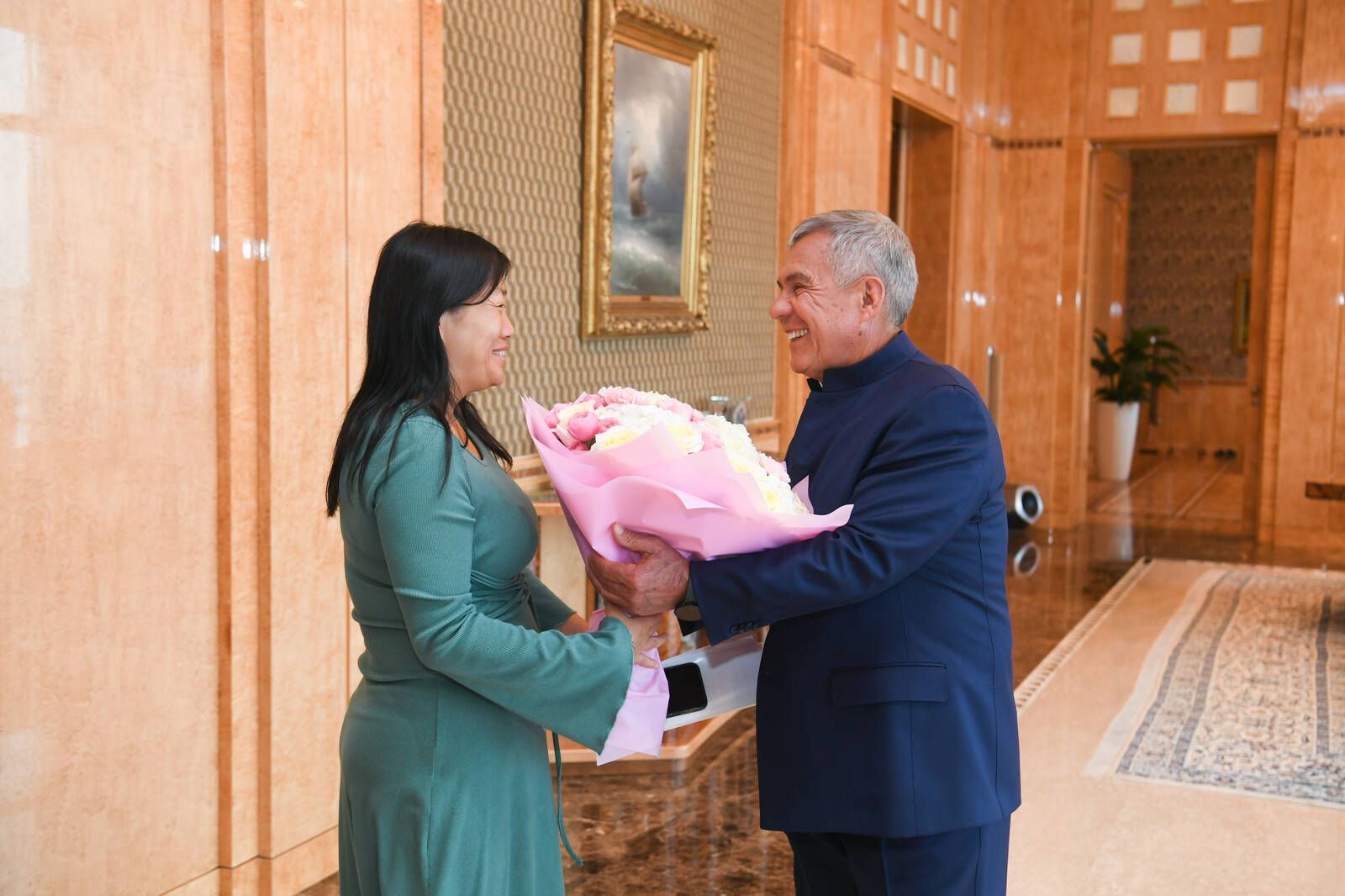 Рустам Минниханов встретился с гендиректором «Вайлдберриз» и обсудил перспективы сотрудничества