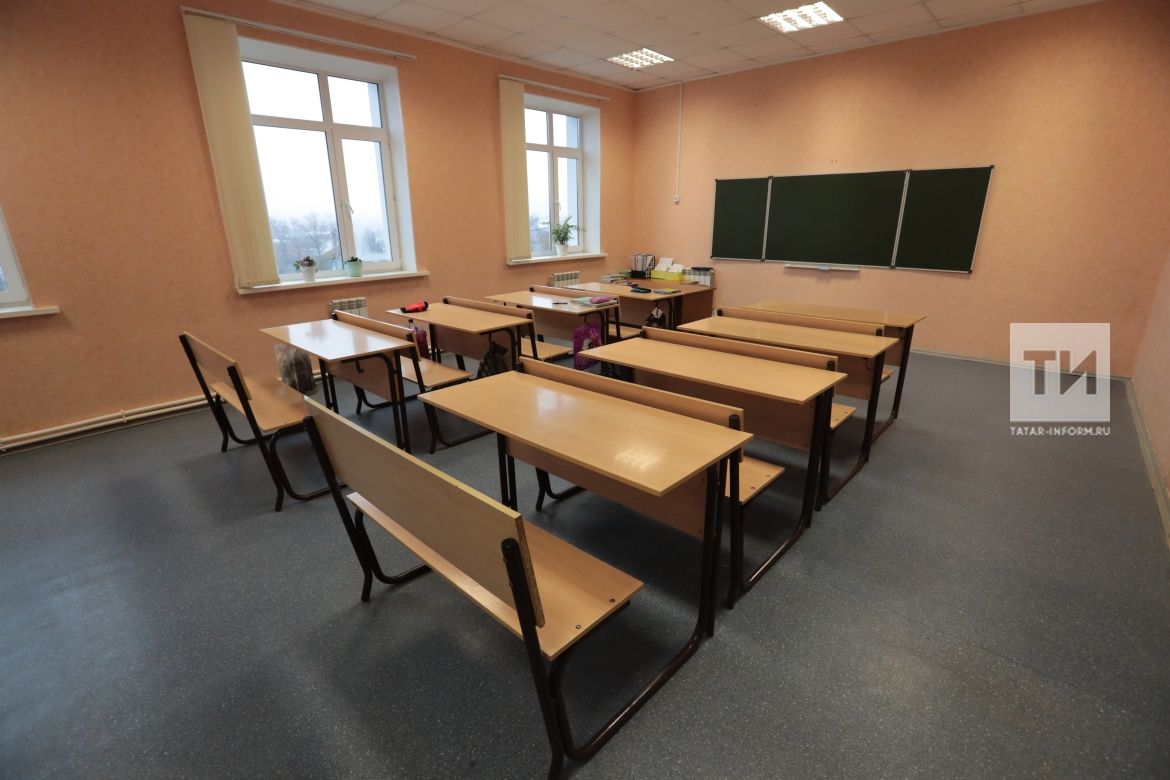 Об усилении мер безопасности в школах Татарстана заявил Ильсур Хадиуллин