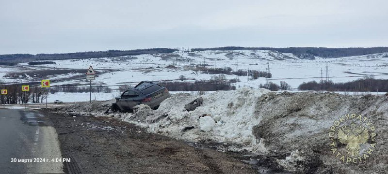 Водитель легковушки погиб в столкновении с автоцистерной и иномаркой на трассе в РТ