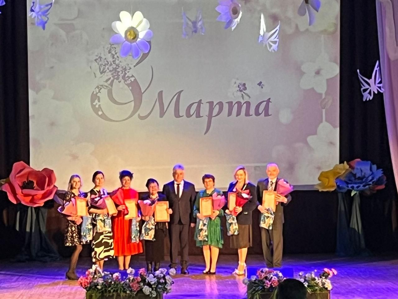 В Автозаводском районе Челнов состоялся концерт в честь 8 Марта