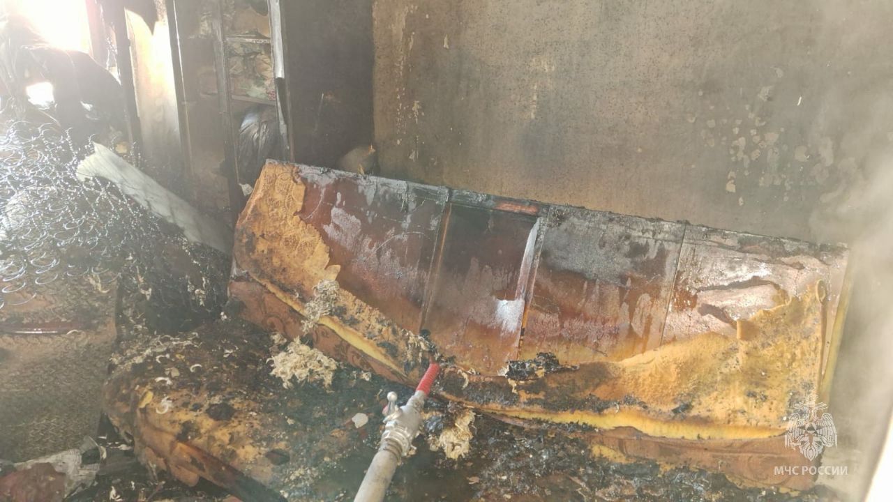 В Татарстане из пожара в квартире спасли мужчину