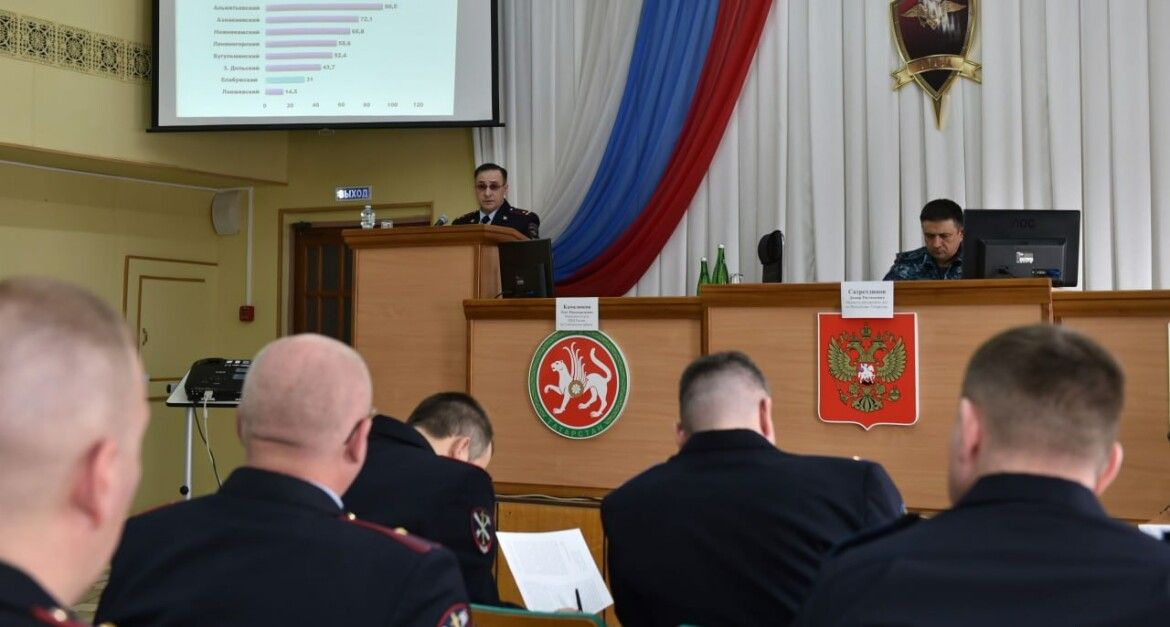 Министр МВД по РТ посмотрел, в каких условиях трудятся полицейские Елабуги