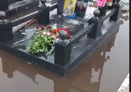 Власти Челнов отреагировали на затопление могил участников СВО