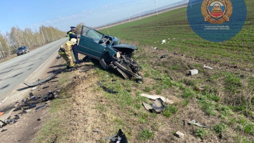 Водитель автомобиля погиб при страшном столкновении с грузовиком в Татарстане