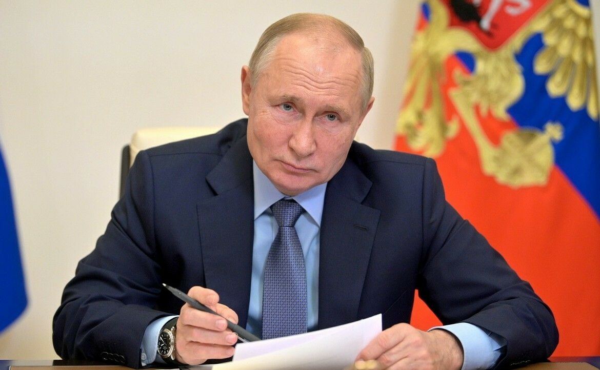 Владимир Путин наградил трёх татарстанцев за большой вклад в строительство дороги М-12