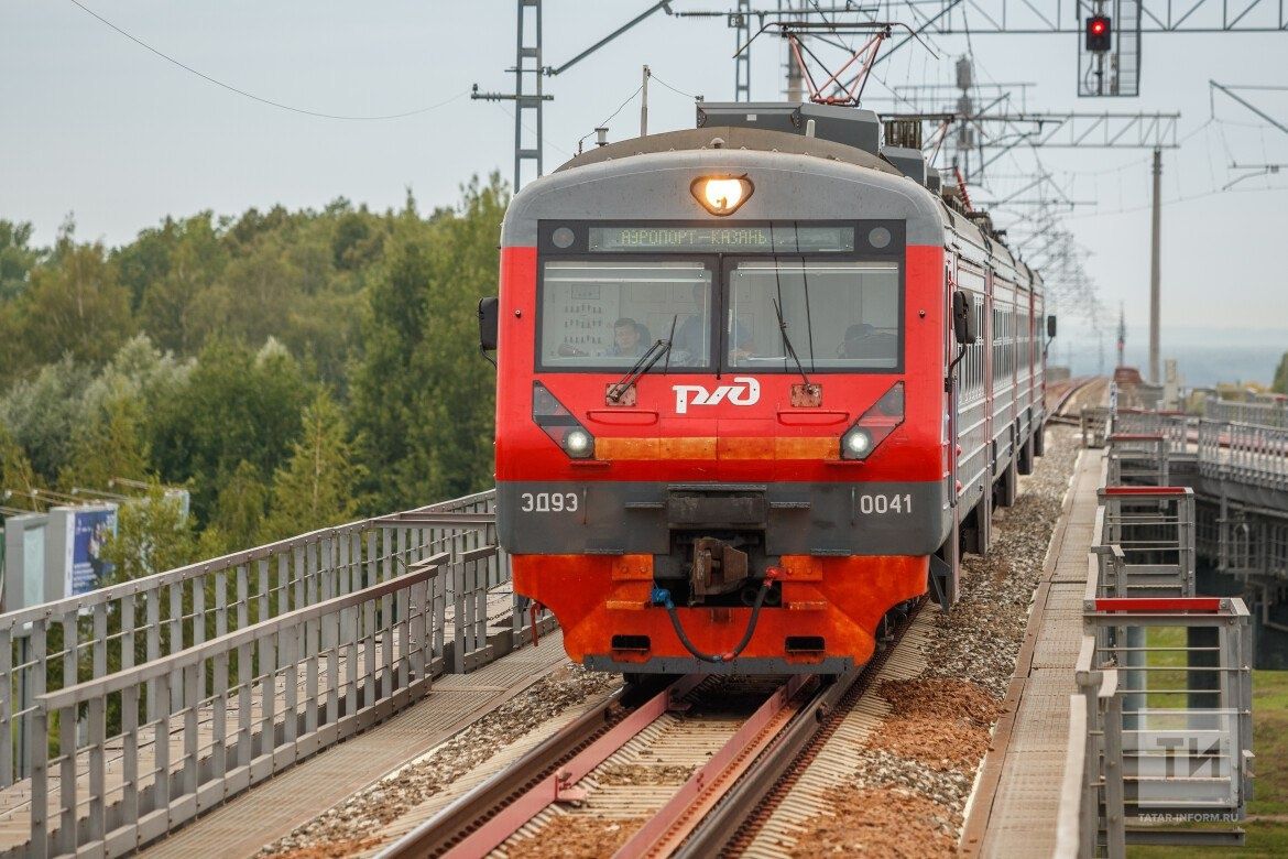 В Татарстане под колесами электропоезда оказался 21-летний парень