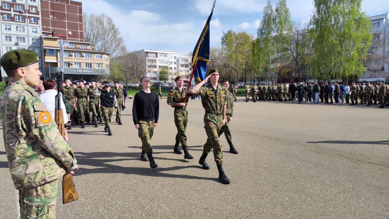 Челнинские школьники и студенты готовятся к параду Победы