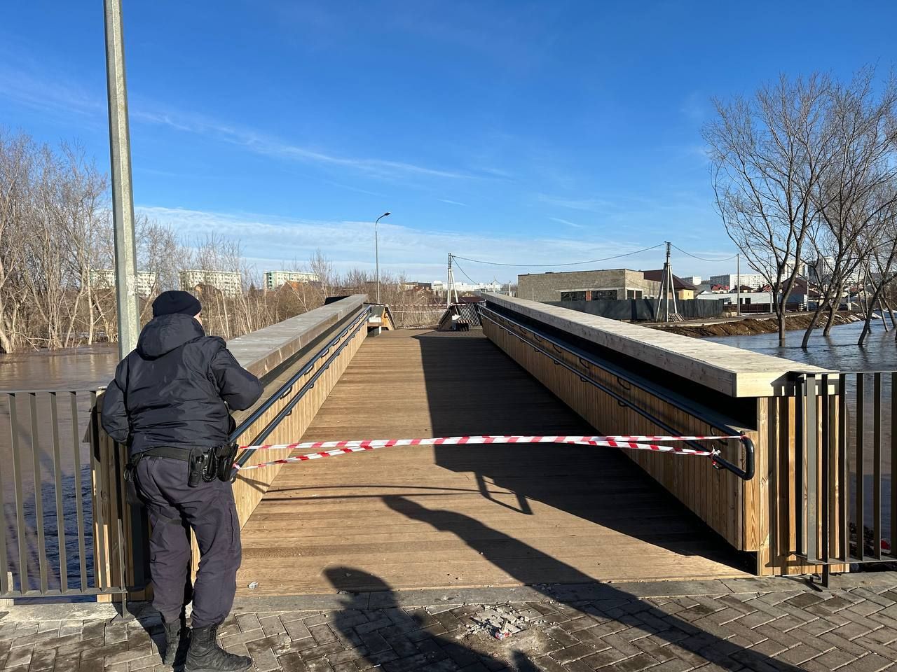 В Челнах закрыли мост через реку Челна из-за обильного таяния снега