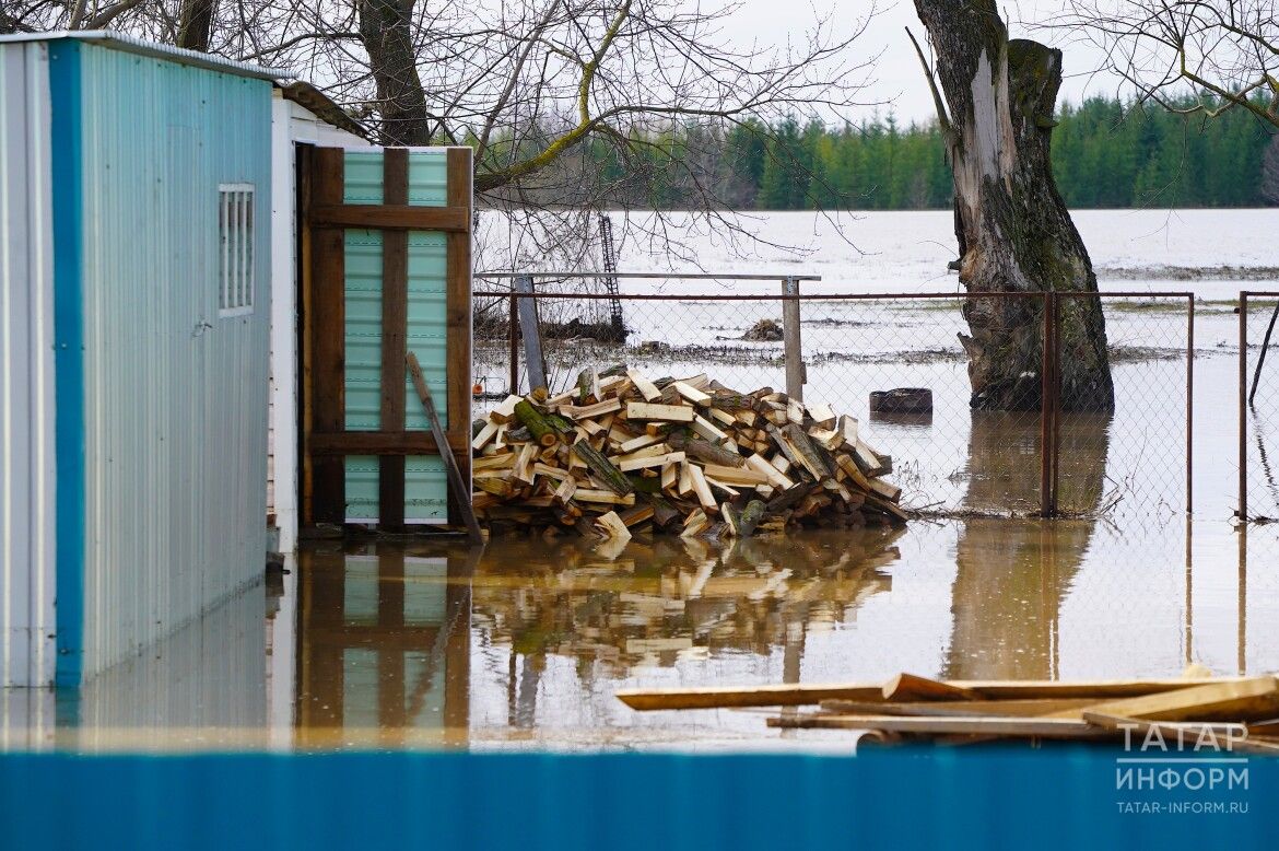 В Татарстане затопило 64 участков, шесть мостов и три дороги