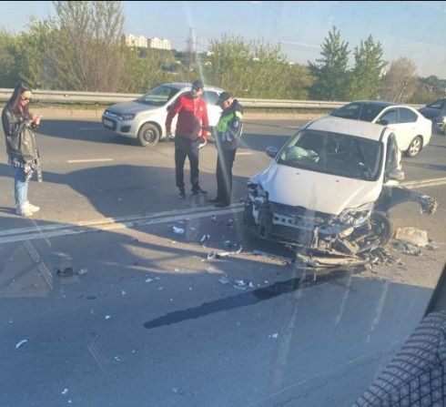 Крупное ДТП парализовало движение на проспекте в Челнах