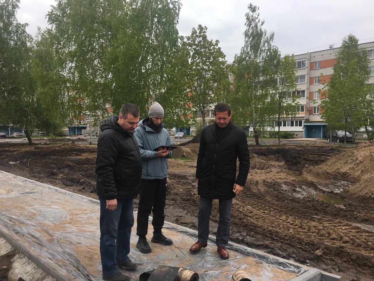 В Челнах продолжается активное благоустройство по программе «Наш двор»