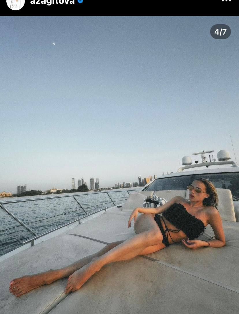 Захейтили: Алина Загитова показала себя в купальнике на отдыхе в честь 22-летия