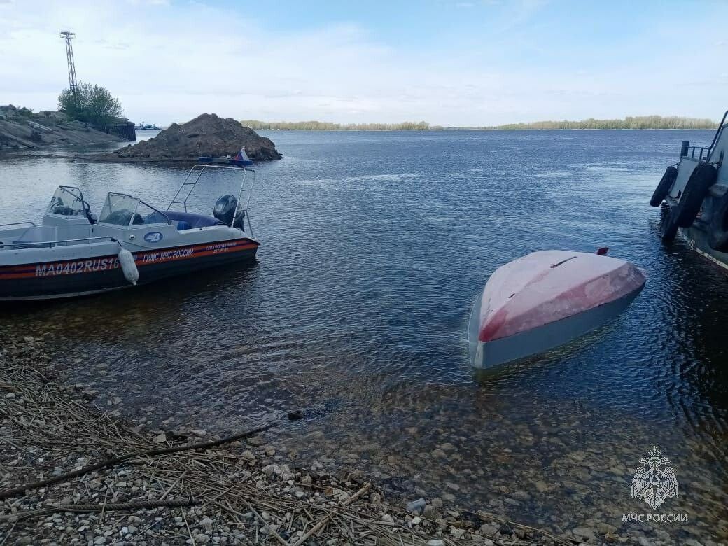 На реке в РТ с перевернувшегося парусника спасли двух мужчин