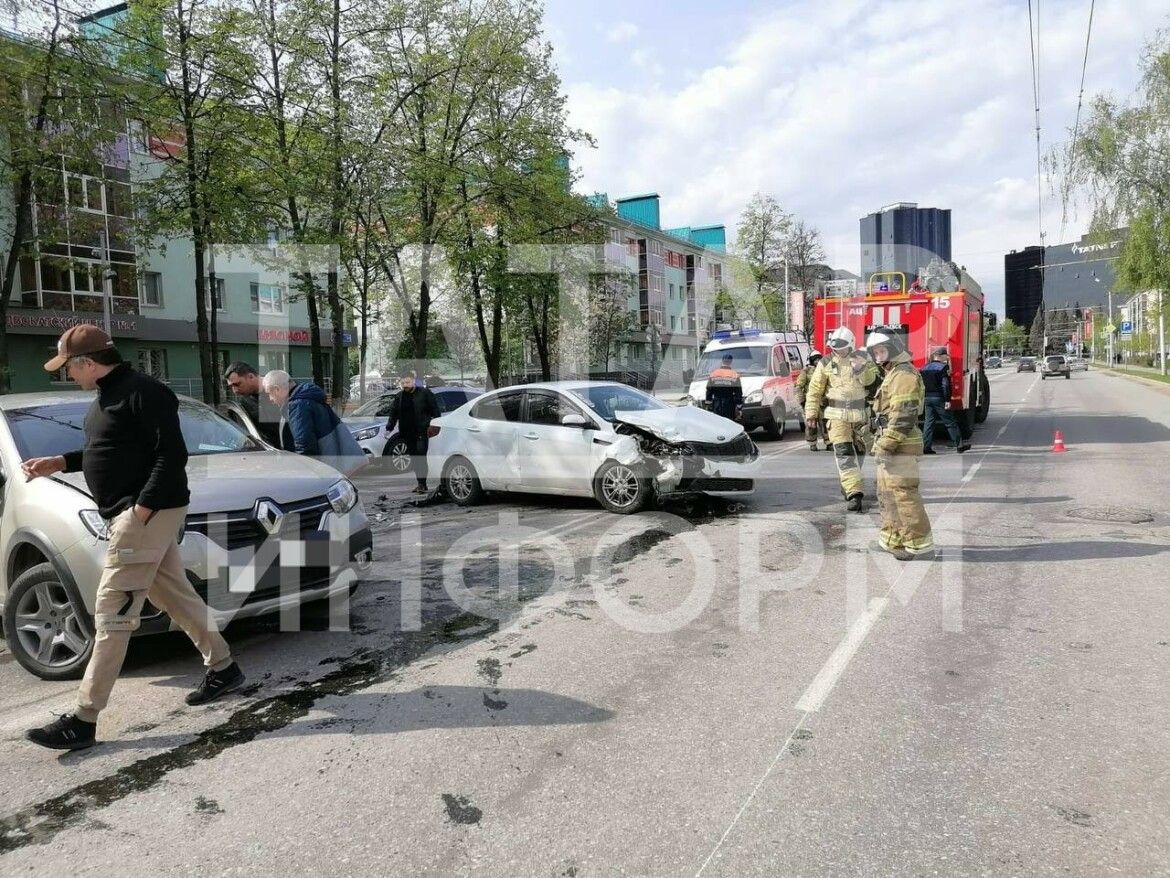 В Альметьевске двое водителей авто пострадали в ДТП