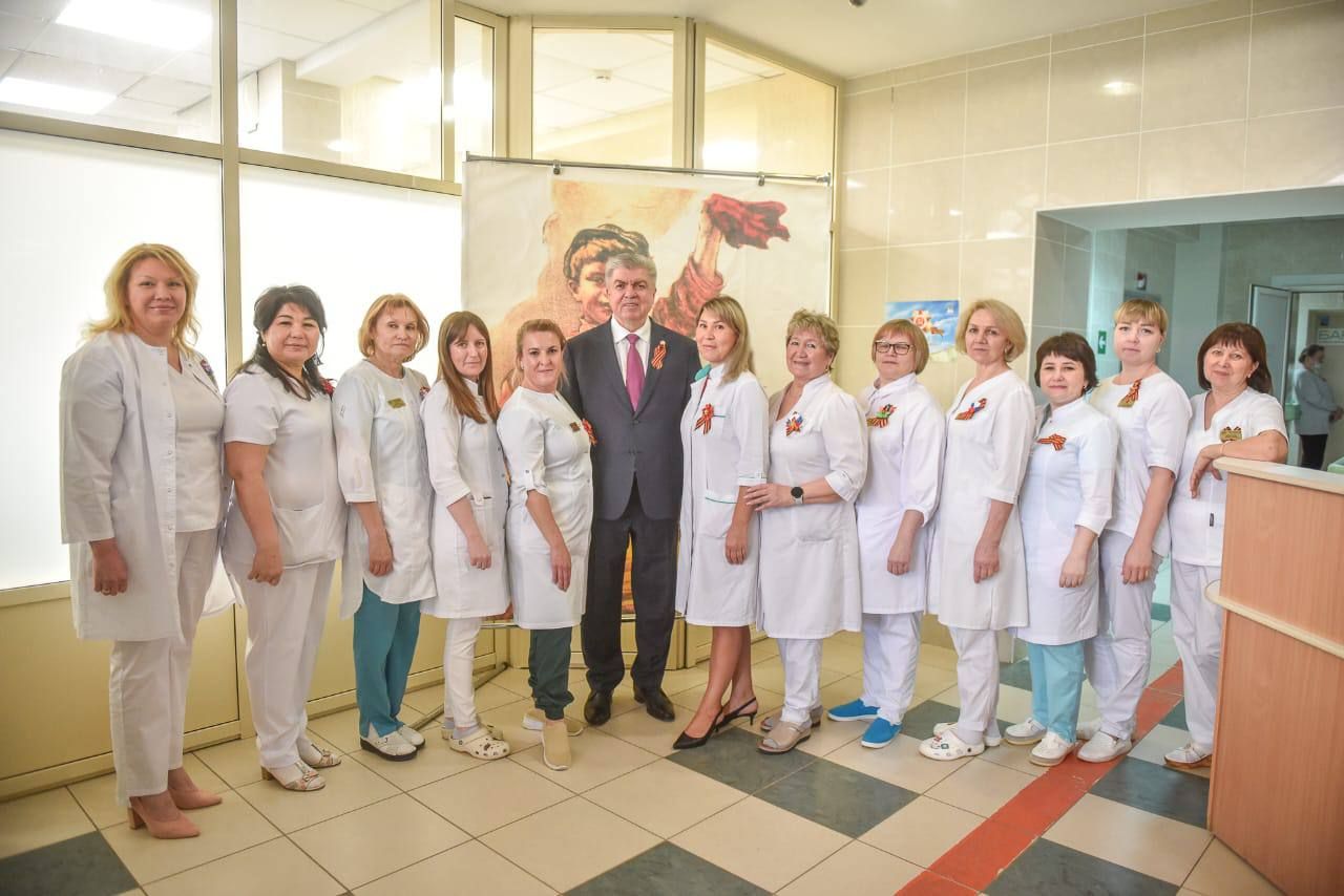 Мэр Челнов посетил госпиталь для ветеранов войн и поздравил с Днем Победы